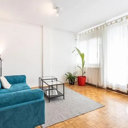 Lovely With A Big Terrace Belgrado